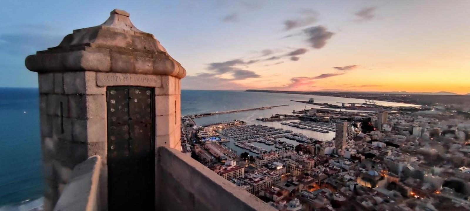 Alicante Beach And Center Esterno foto